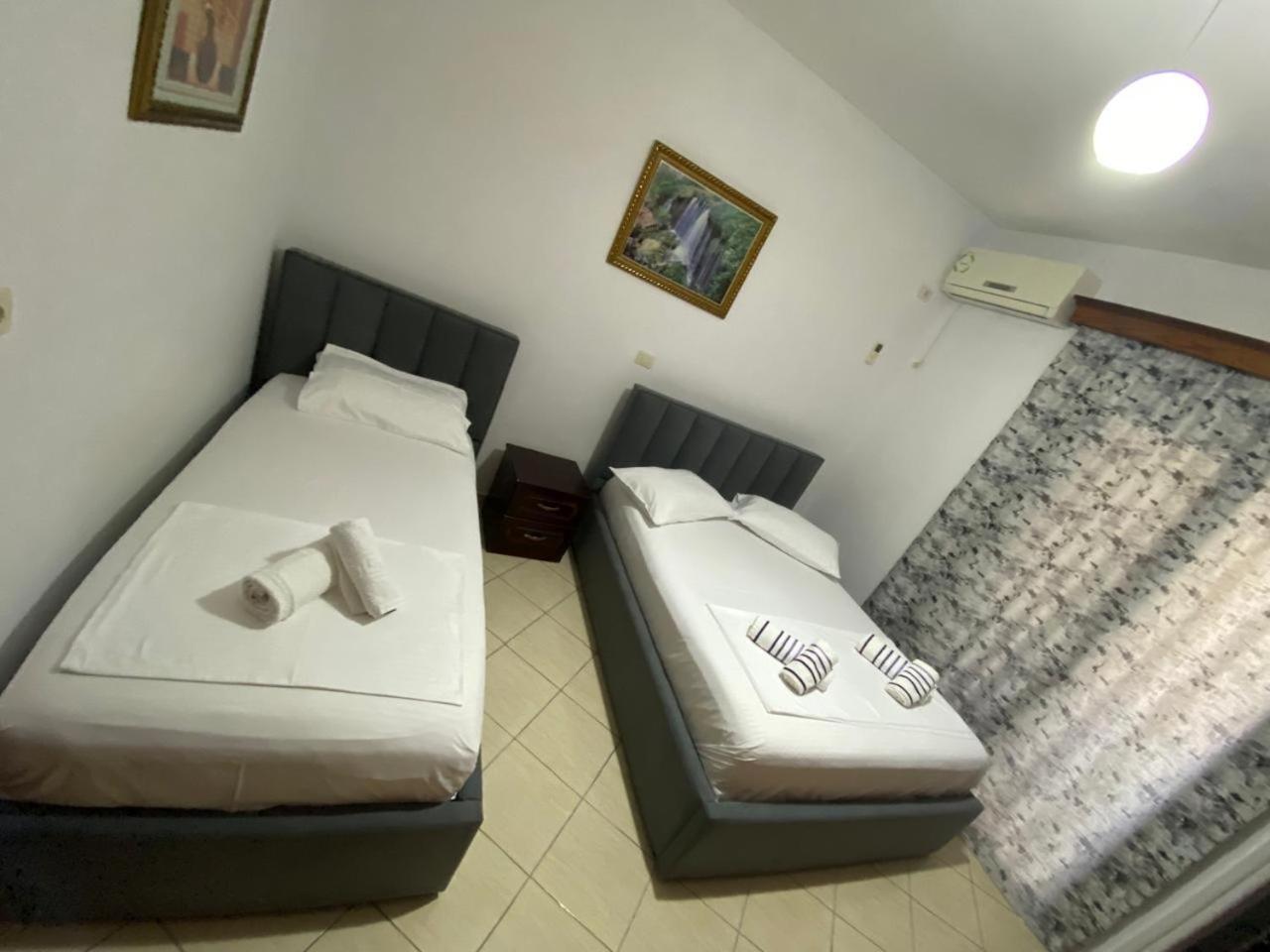 Vila Avni Likometi Ksamil Rom bilde