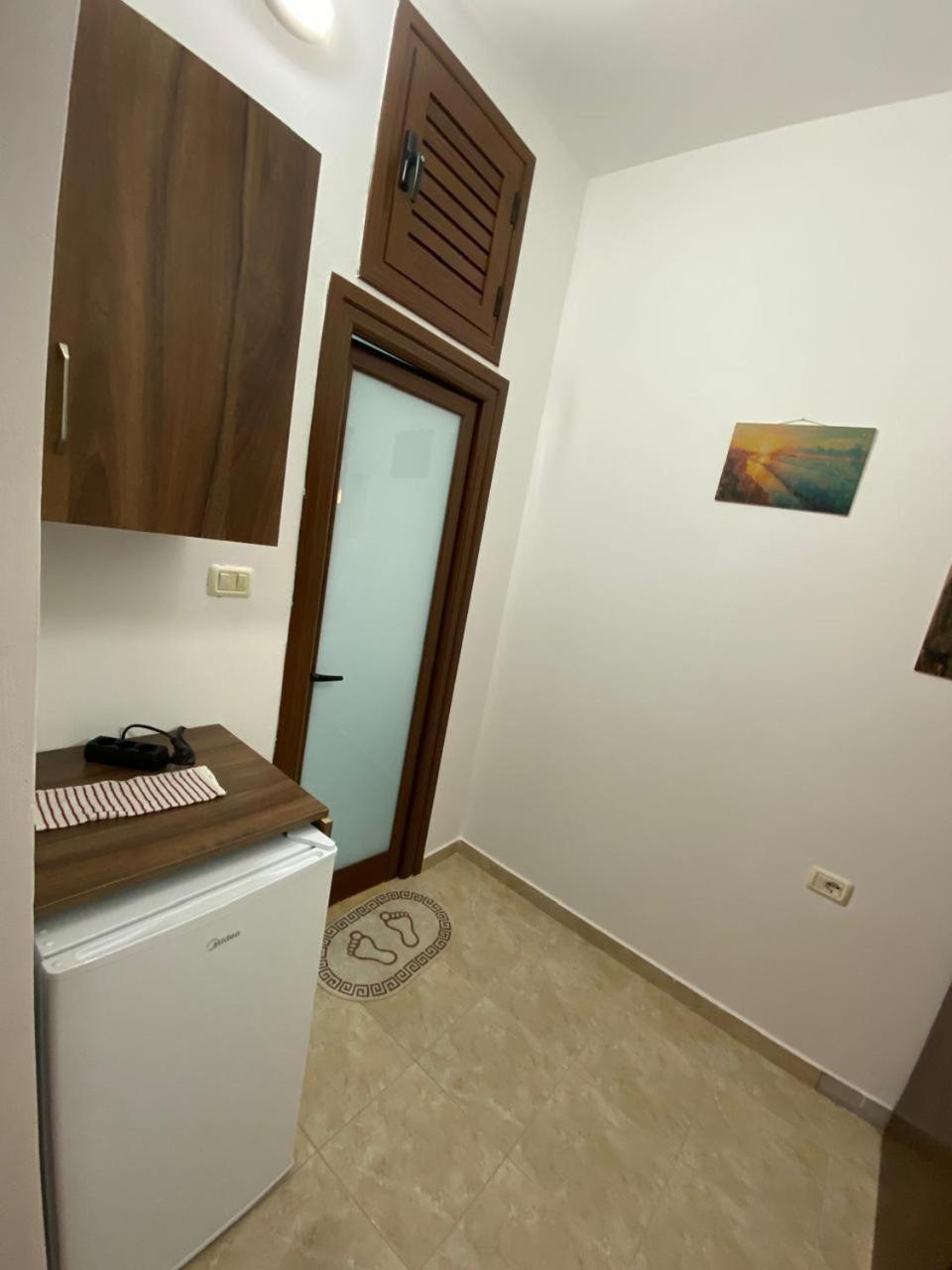 Vila Avni Likometi Ksamil Rom bilde