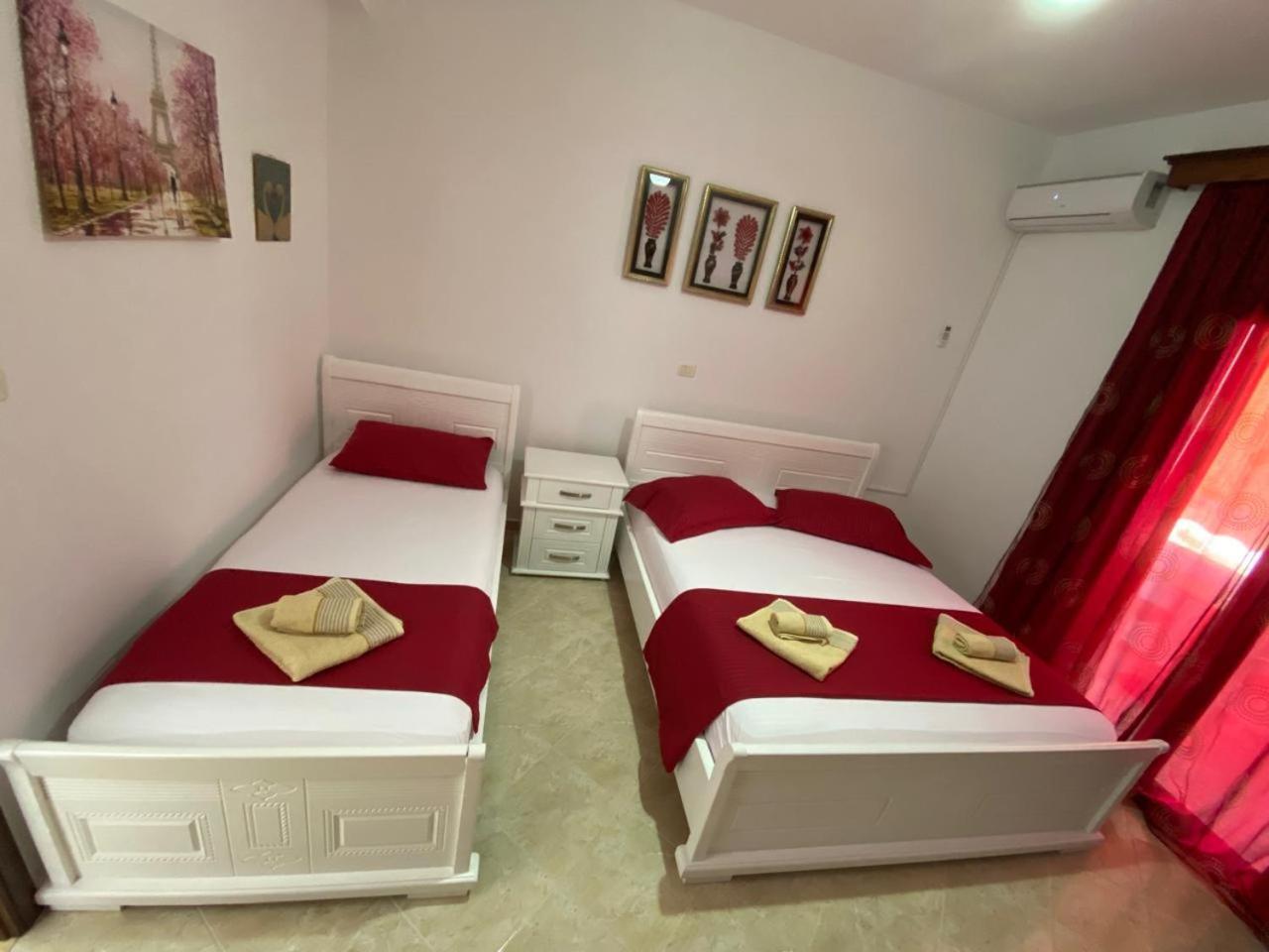 Vila Avni Likometi Ksamil Rom bilde